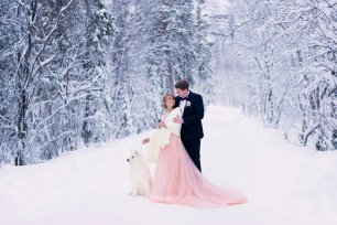 Прогулка жениха и невесты зимой
